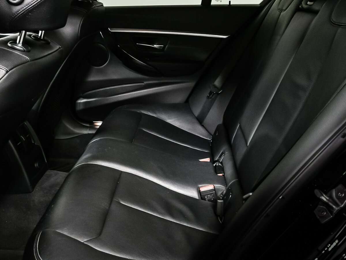 BMW 3 серии с пробегом — 2016 год. Фото: #11