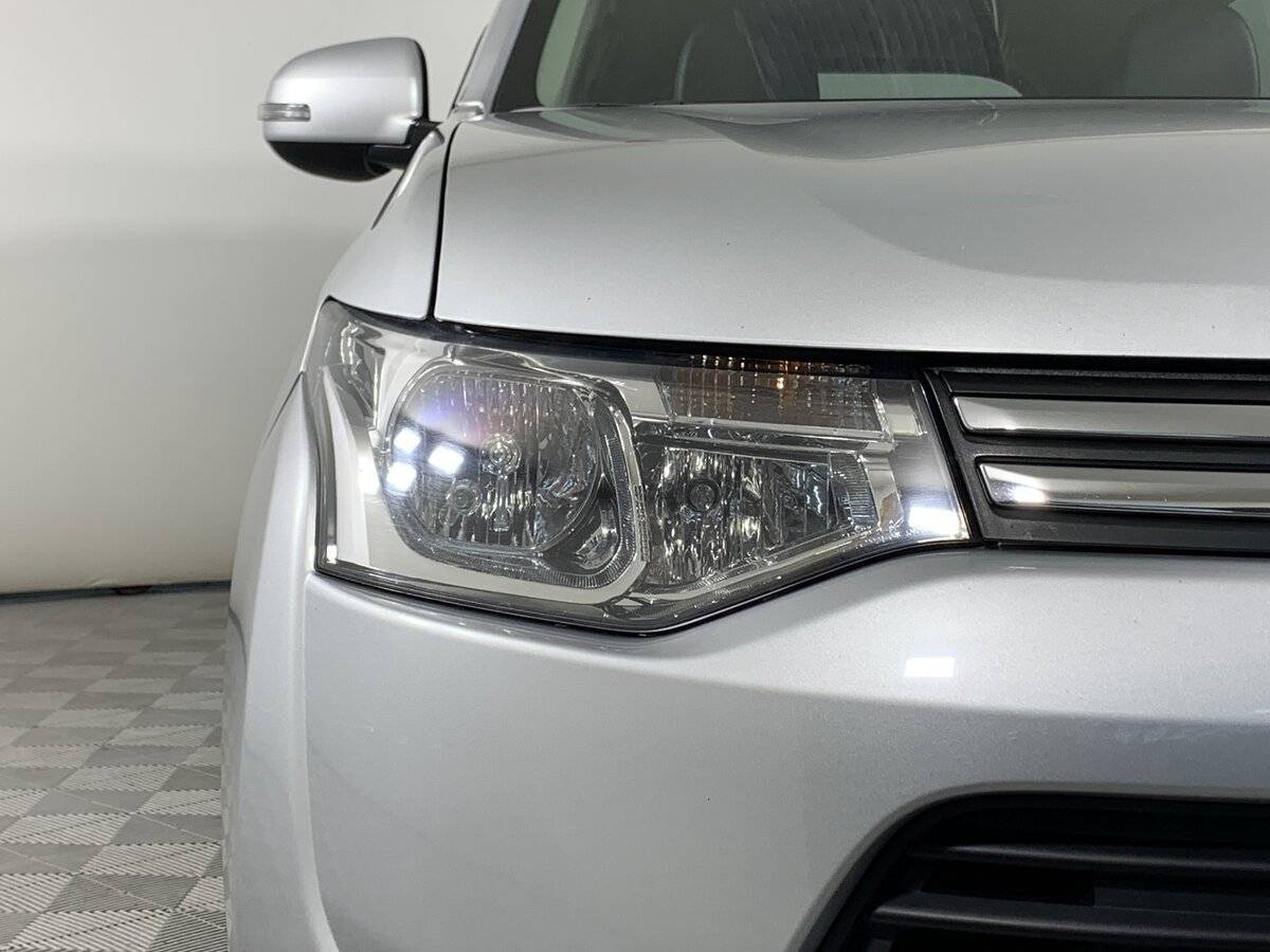 Mitsubishi Outlander с пробегом — 2013 год. Фото: #9