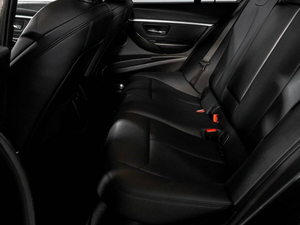 BMW 3 серии с пробегом — 2017 год. Фото: #9