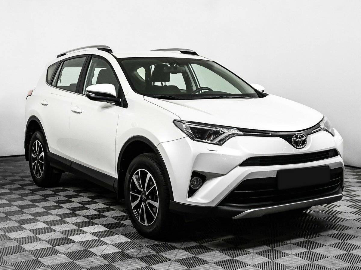 Toyota RAV4 с пробегом — 2017 год. Фото: #2