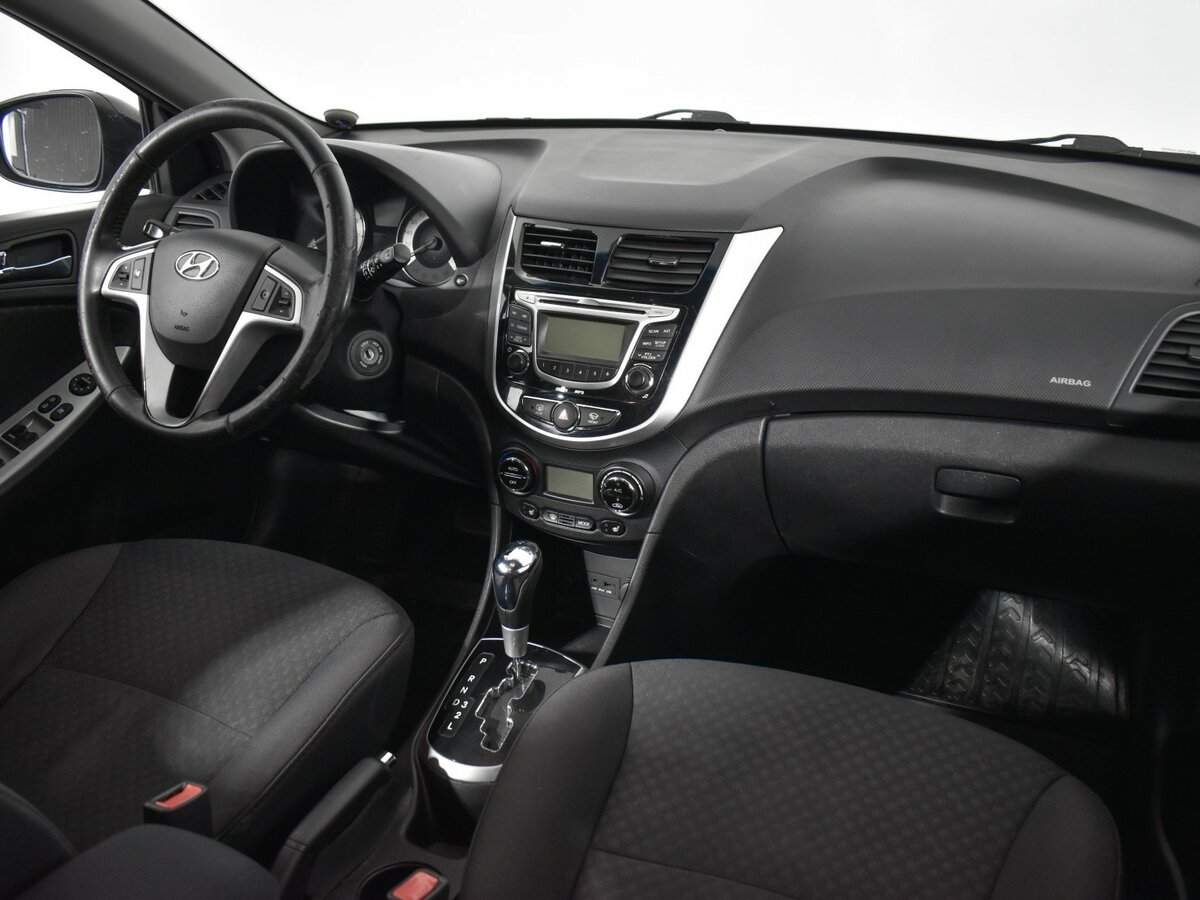 Hyundai Solaris с пробегом — 2012 год. Фото: #8