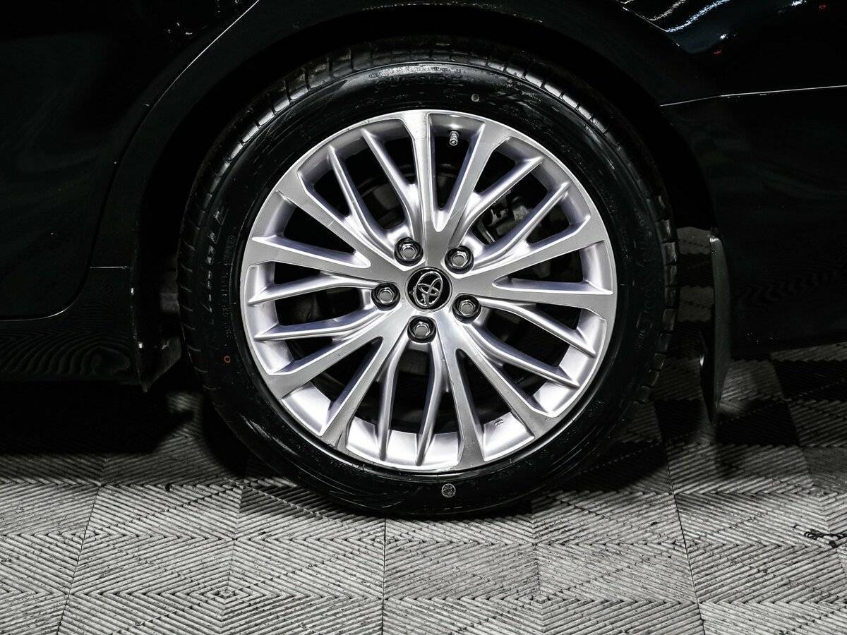 Toyota Camry с пробегом — 2018 год. Фото: #15