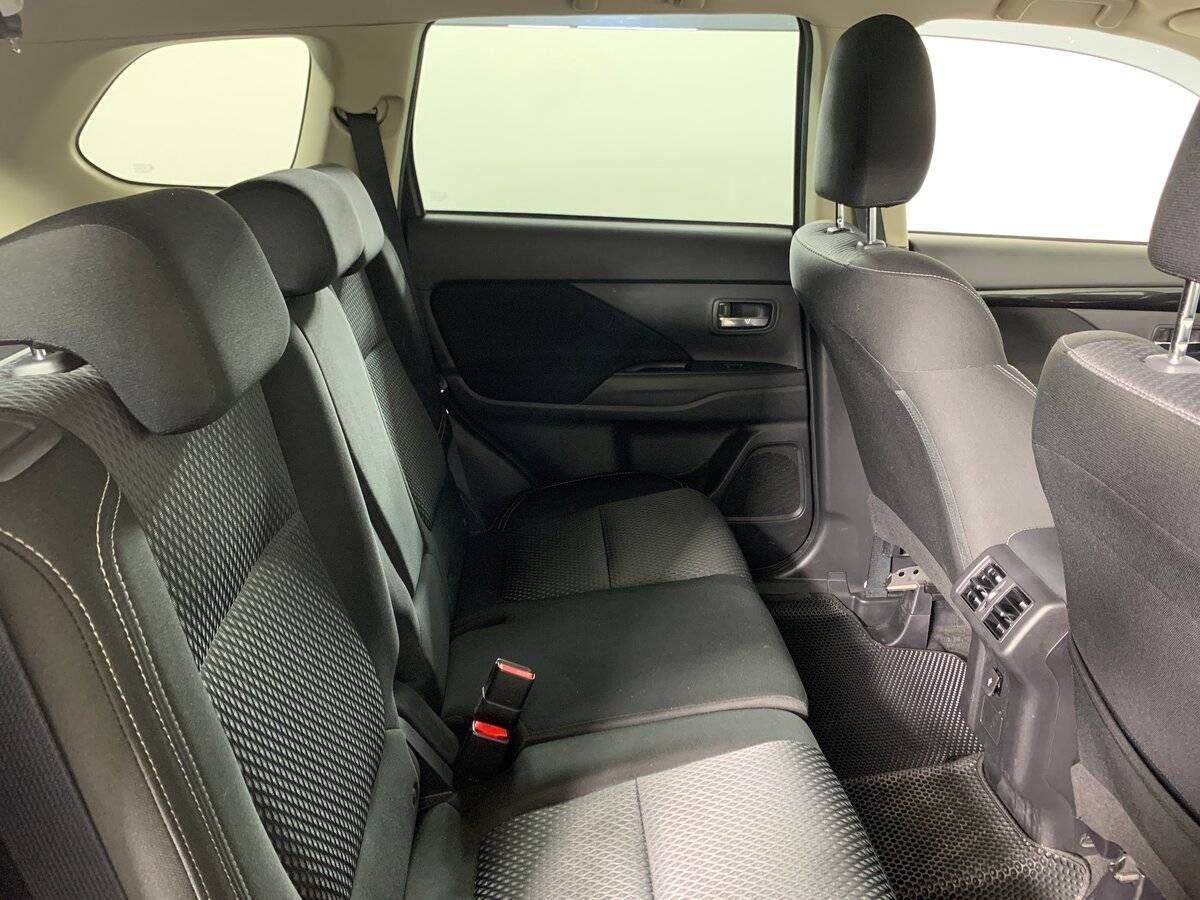 Mitsubishi Outlander с пробегом — 2019 год. Фото: #16