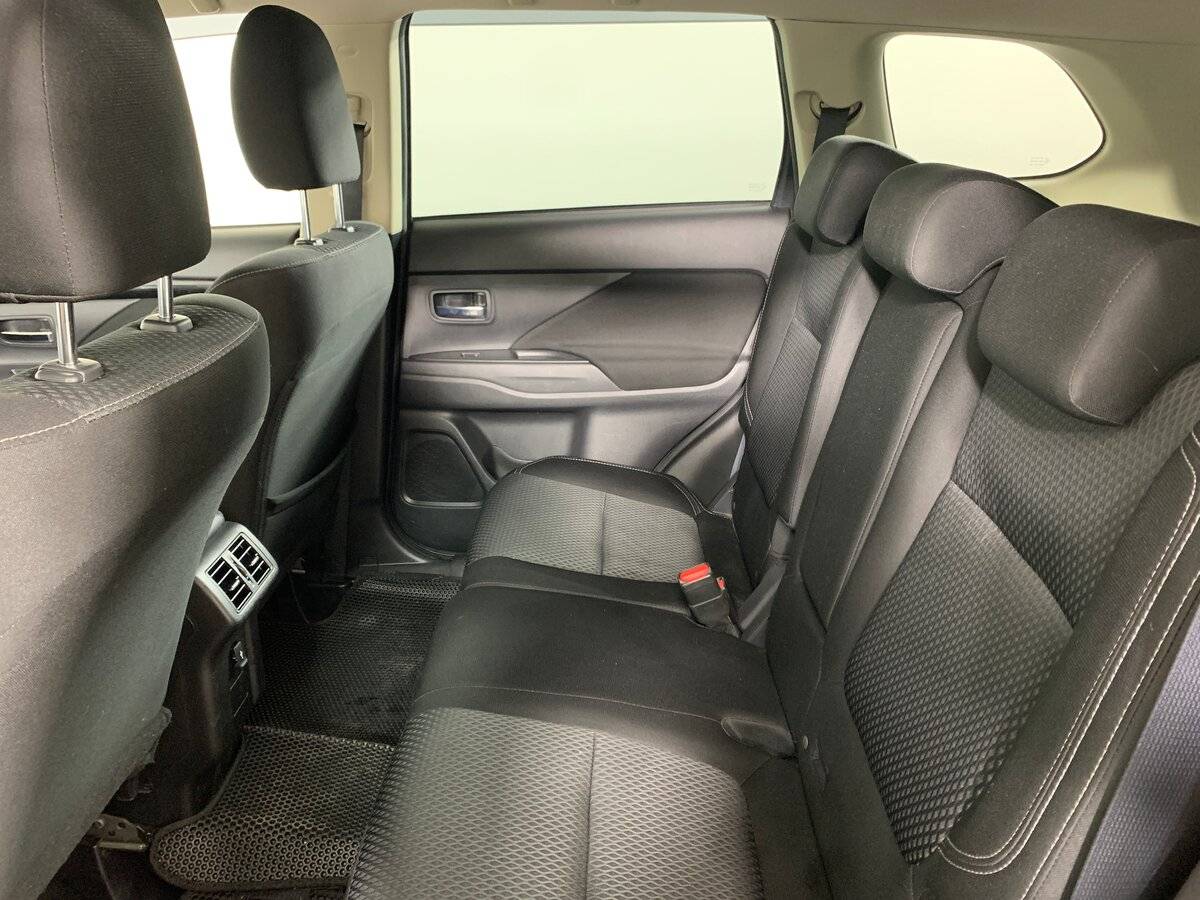 Mitsubishi Outlander с пробегом — 2019 год. Фото: #17
