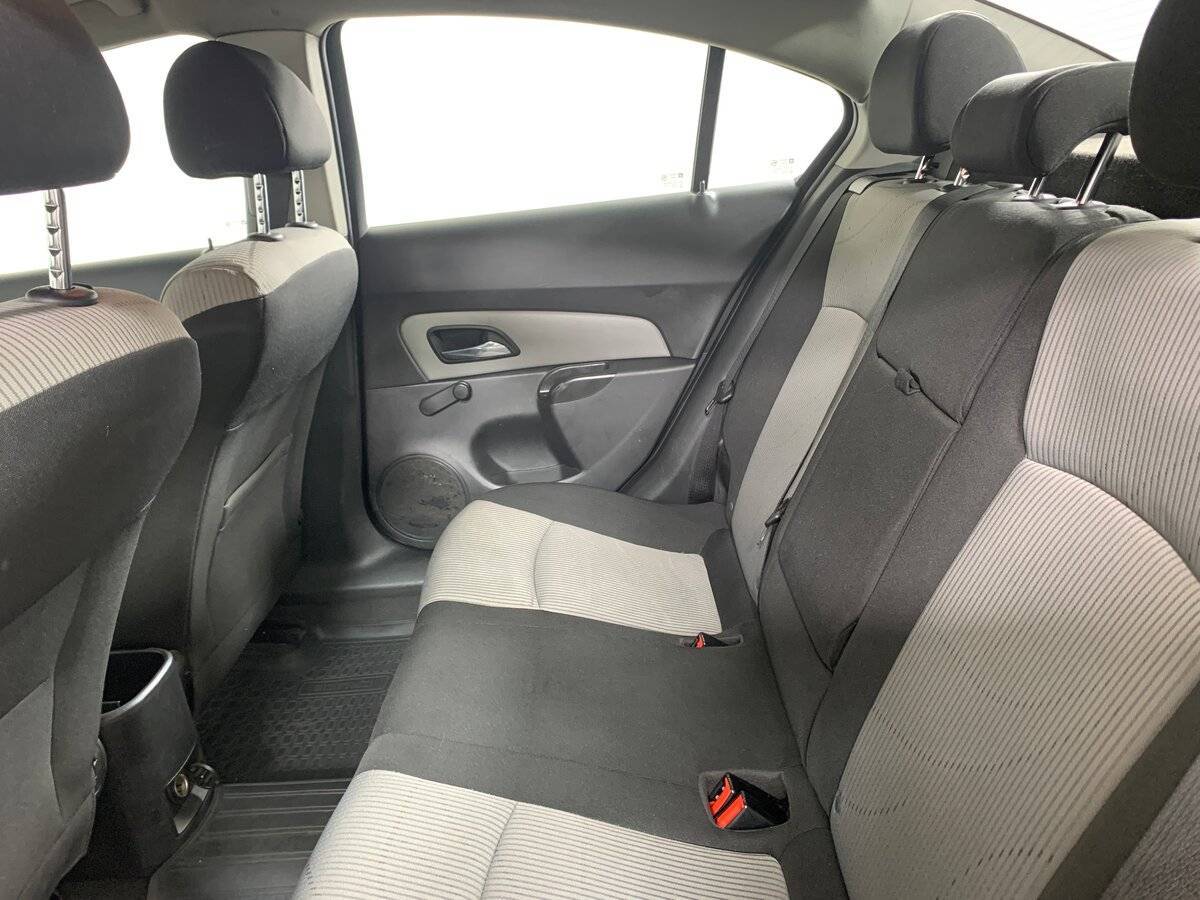 Chevrolet Cruze с пробегом — 2012 год. Фото: #17