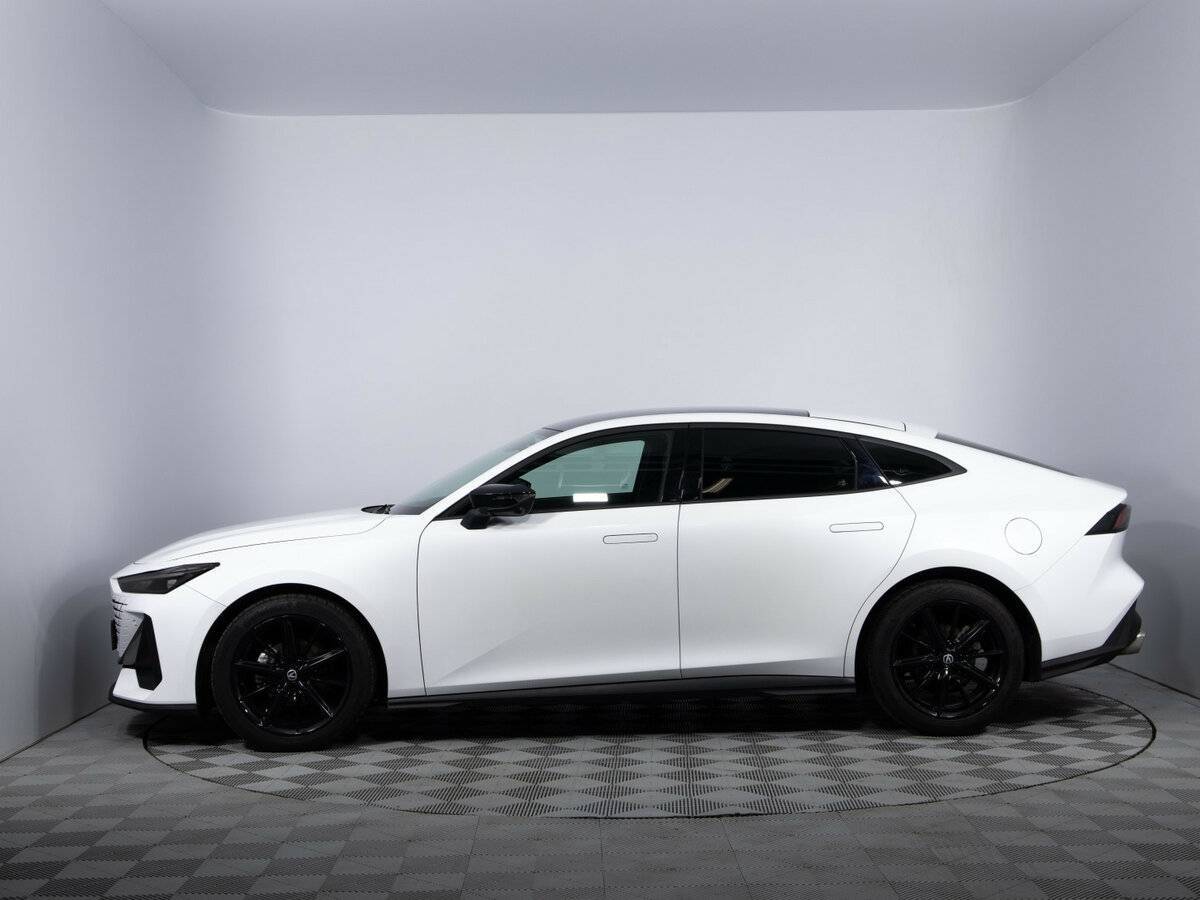 Changan UNI-V с пробегом — 2023 год. Фото: #7