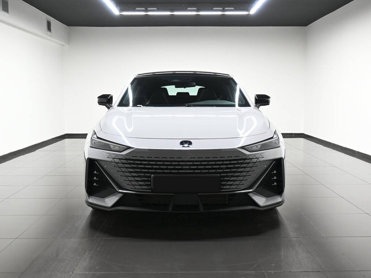 Changan UNI-V с пробегом — 2023 год. Фото: #2