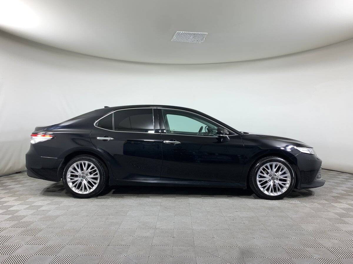 Toyota Camry с пробегом — 2018 год. Фото: #3