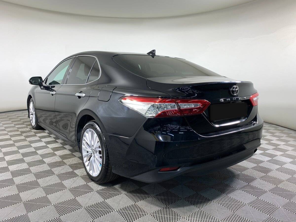 Toyota Camry с пробегом — 2018 год. Фото: #6