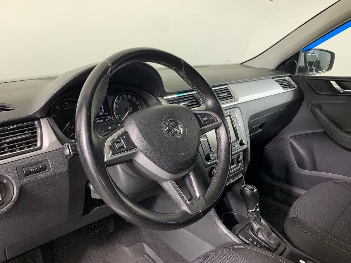 Skoda Rapid с пробегом — 2015 год. Фото: #10