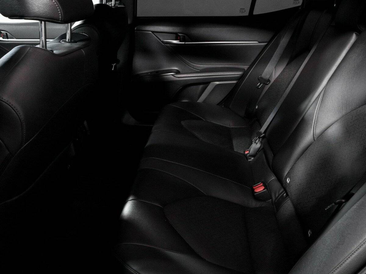 Toyota Camry с пробегом — 2021 год. Фото: #9