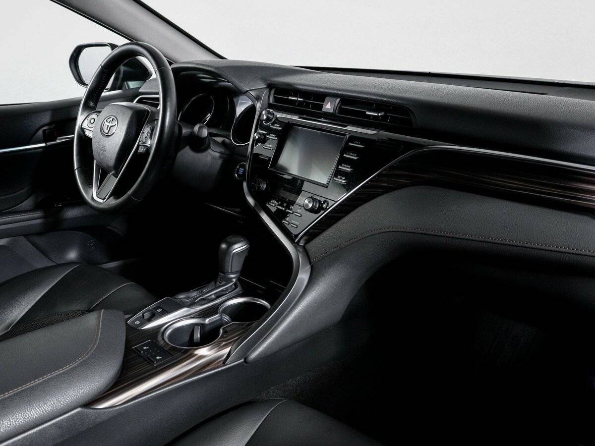 Toyota Camry с пробегом — 2018 год. Фото: #8