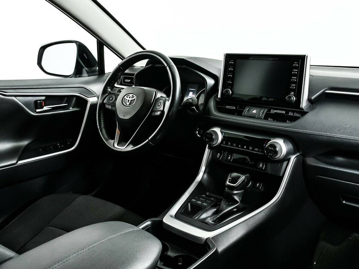 Toyota RAV4 с пробегом — 2021 год. Фото: #8
