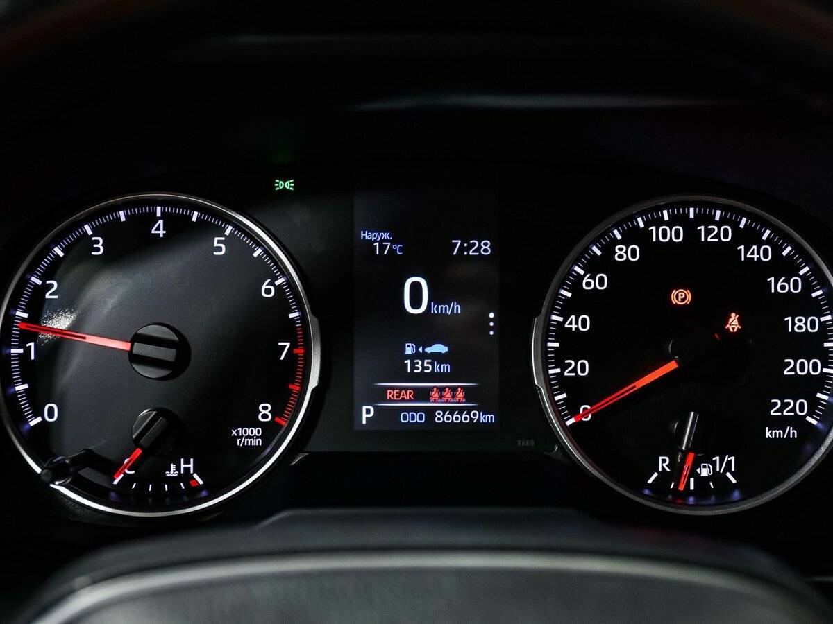 Toyota RAV4 с пробегом — 2021 год. Фото: #9