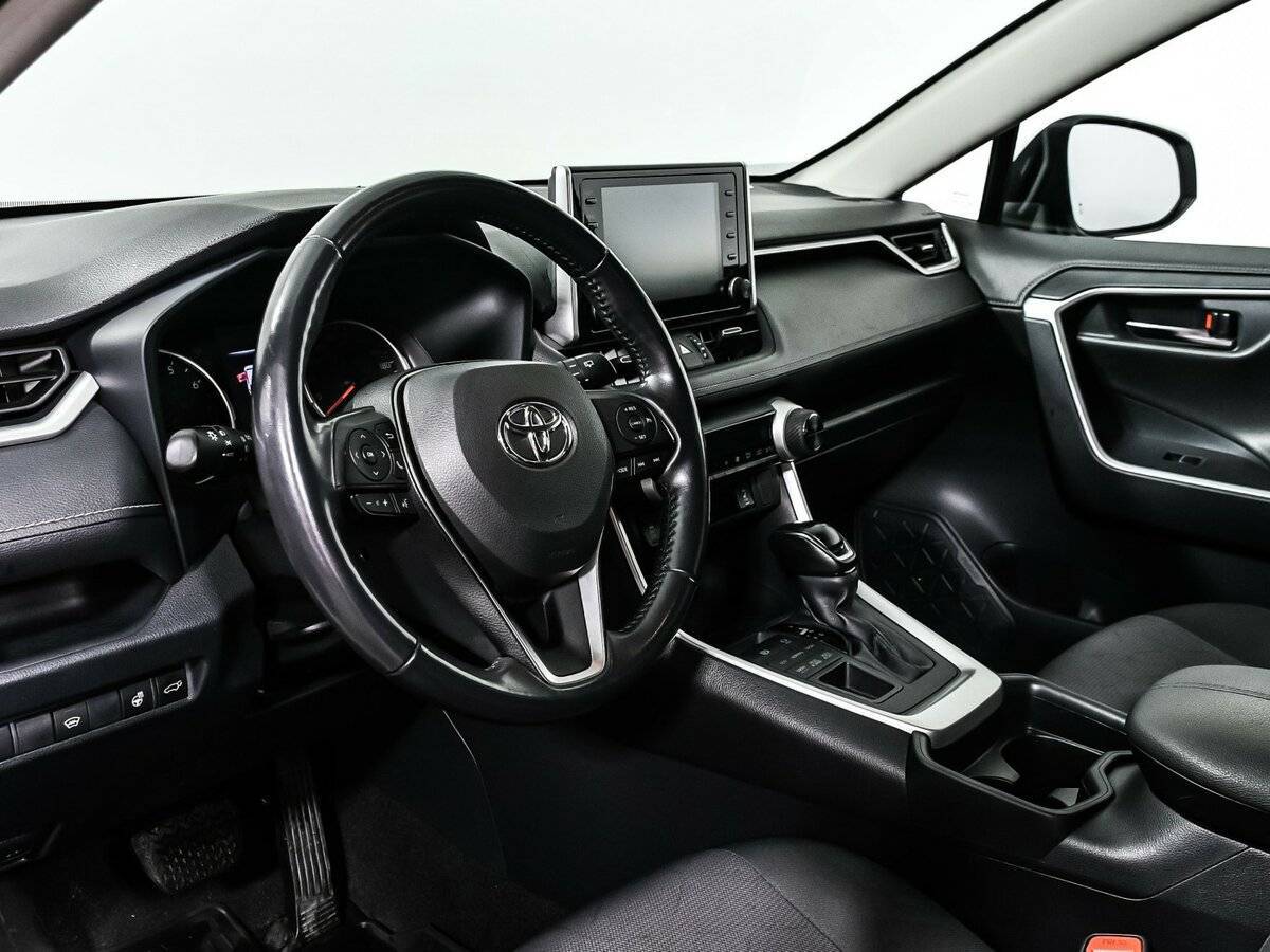 Toyota RAV4 с пробегом — 2021 год. Фото: #12