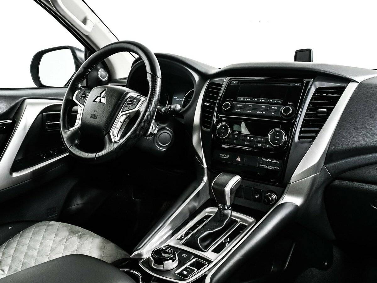 Mitsubishi Pajero Sport с пробегом — 2018 год. Фото: #8