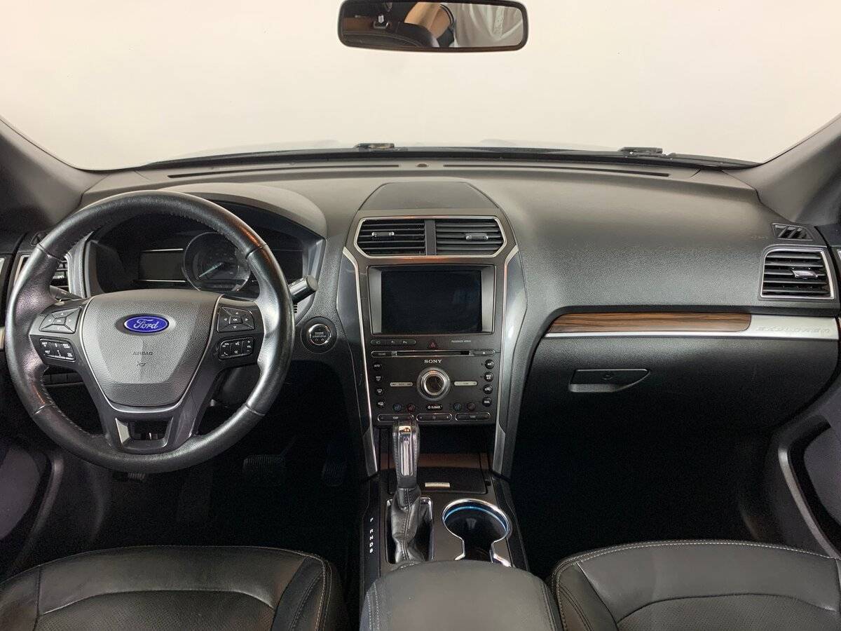 Ford Explorer с пробегом — 2016 год. Фото: #11