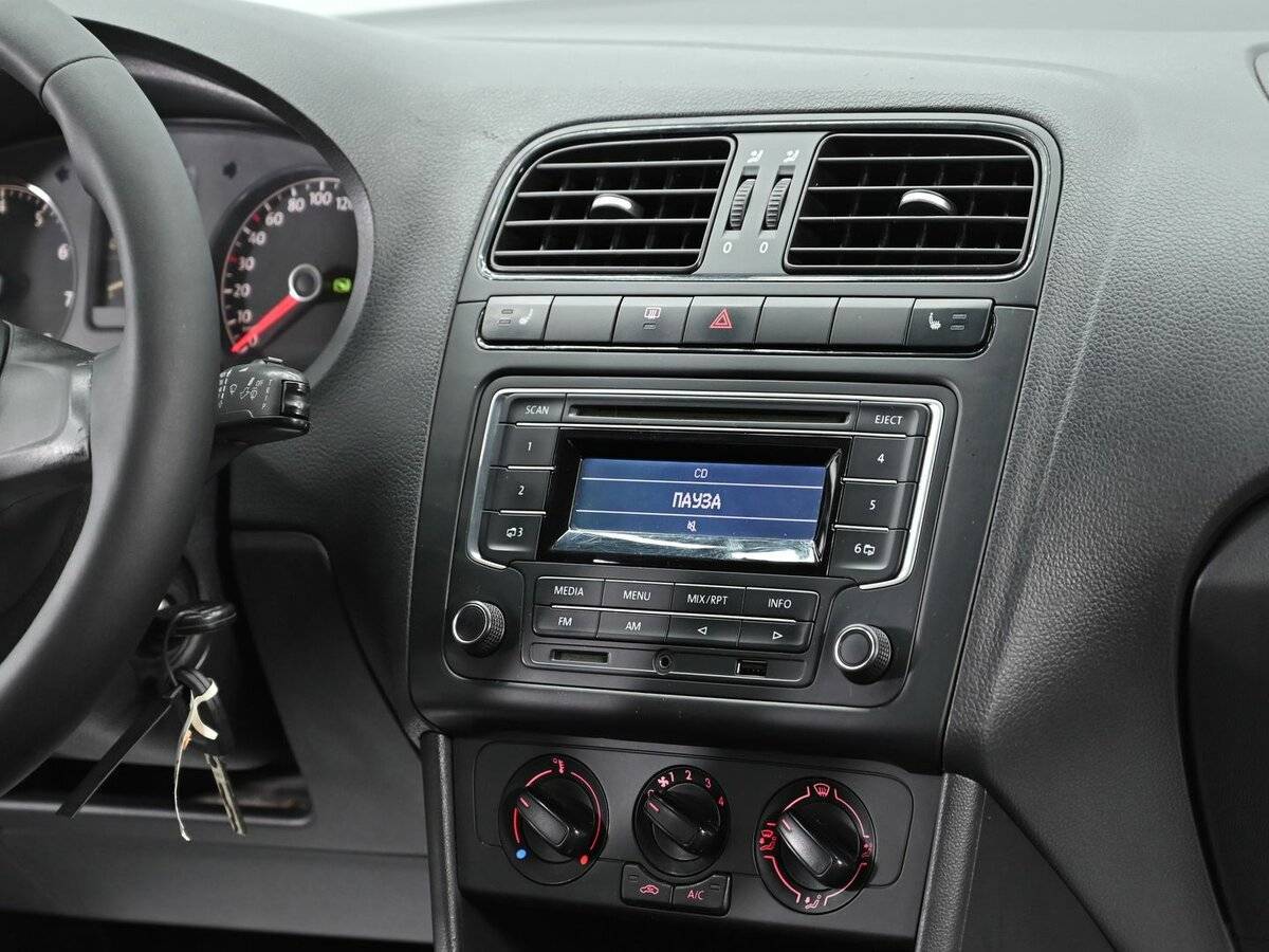 Volkswagen Polo с пробегом — 2017 год. Фото: #8