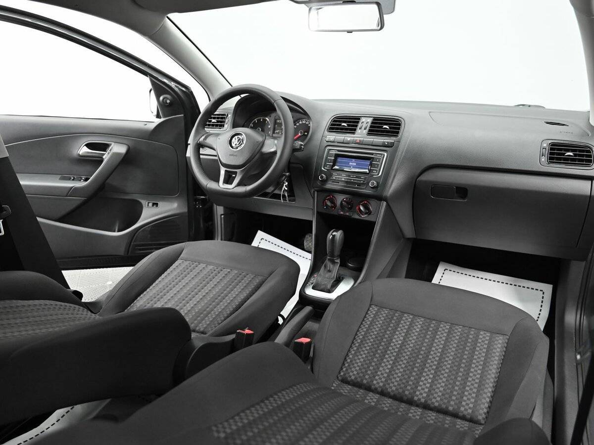 Volkswagen Polo с пробегом — 2017 год. Фото: #12
