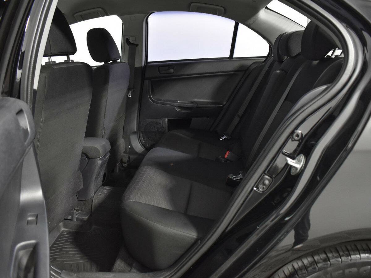 Mitsubishi Lancer с пробегом — 2012 год. Фото: #11