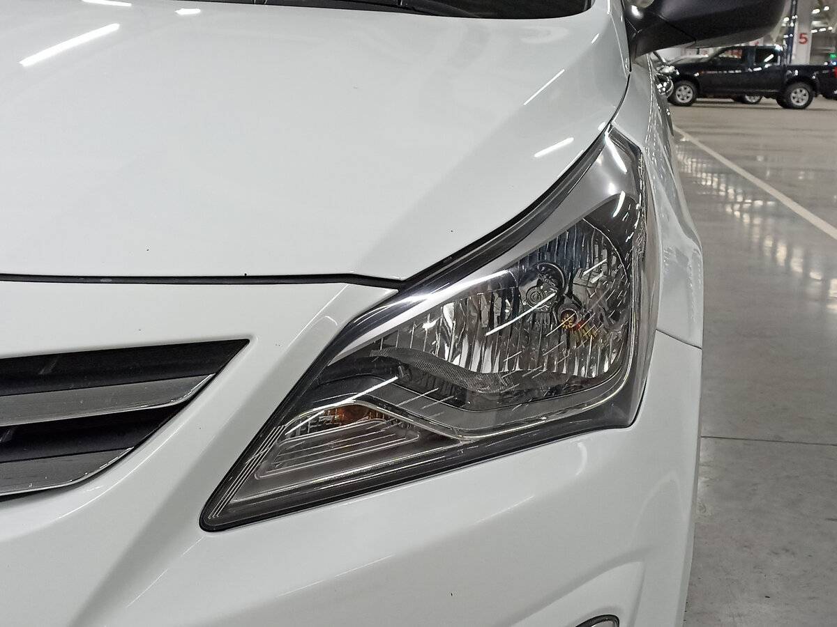 Hyundai Solaris с пробегом — 2015 год. Фото: #16