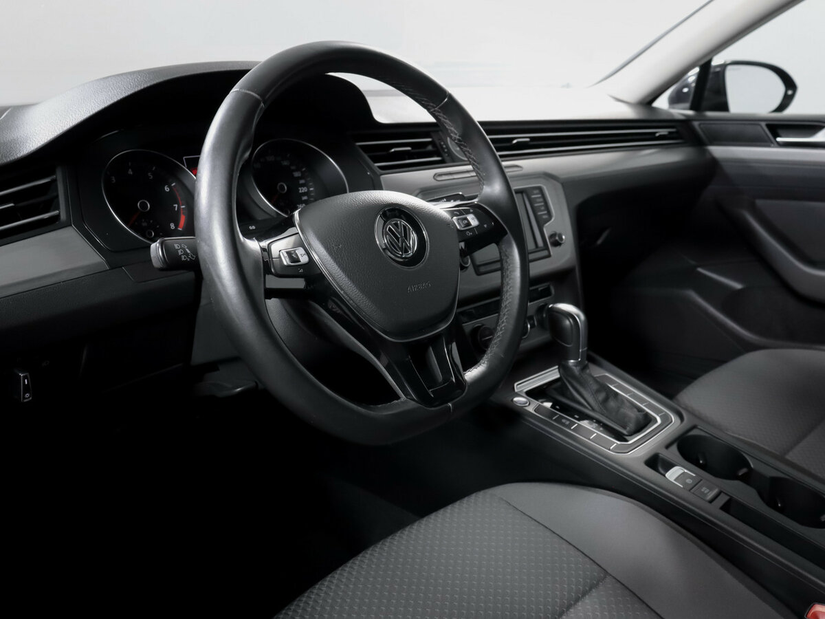 Volkswagen Passat с пробегом — 2016 год. Фото: #11