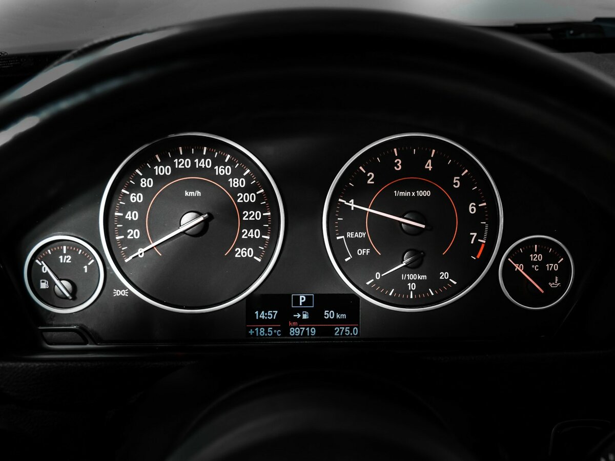 BMW 3 серии с пробегом — 2017 год. Фото: #9