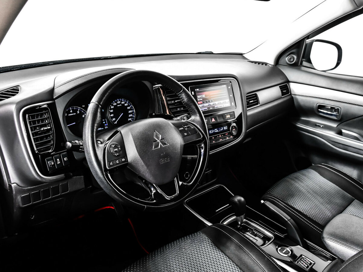 Mitsubishi Outlander с пробегом — 2018 год. Фото: #10