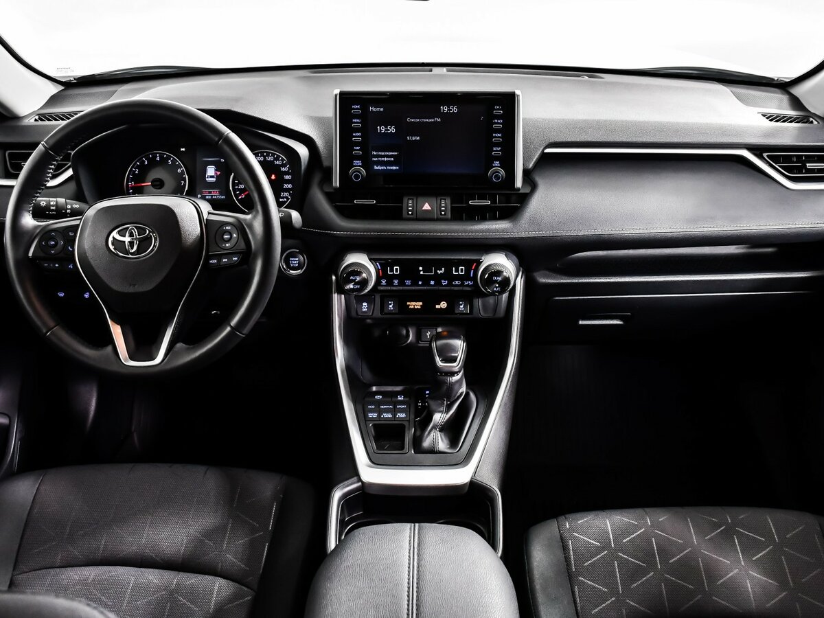 Toyota RAV4 с пробегом — 2021 год. Фото: #10