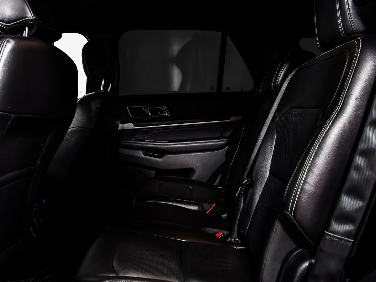 Ford Explorer с пробегом — 2018 год. Фото: #12