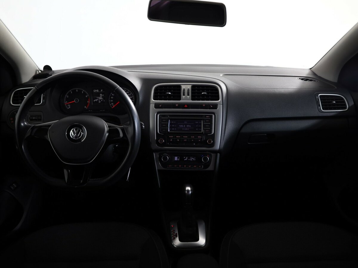 Volkswagen Polo с пробегом — 2015 год. Фото: #8