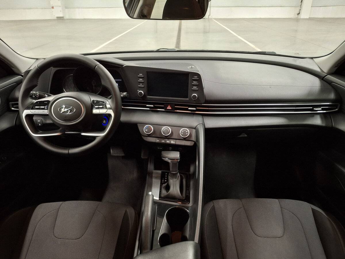 Hyundai Elantra с пробегом — 2020 год. Фото: #13
