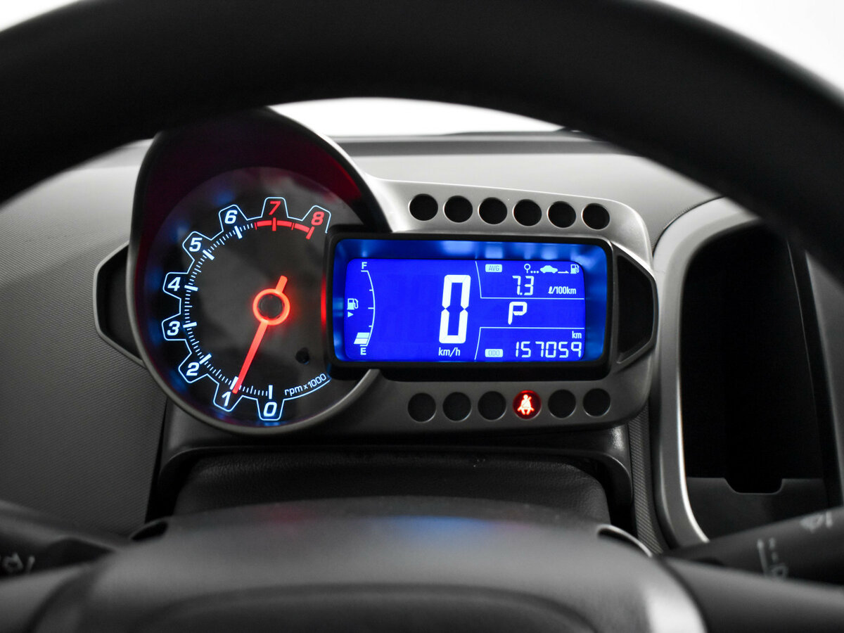 Chevrolet Aveo с пробегом — 2014 год. Фото: #16