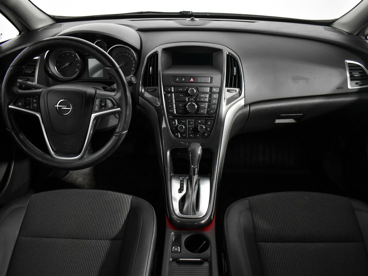 Opel Astra с пробегом — 2013 год. Фото: #9
