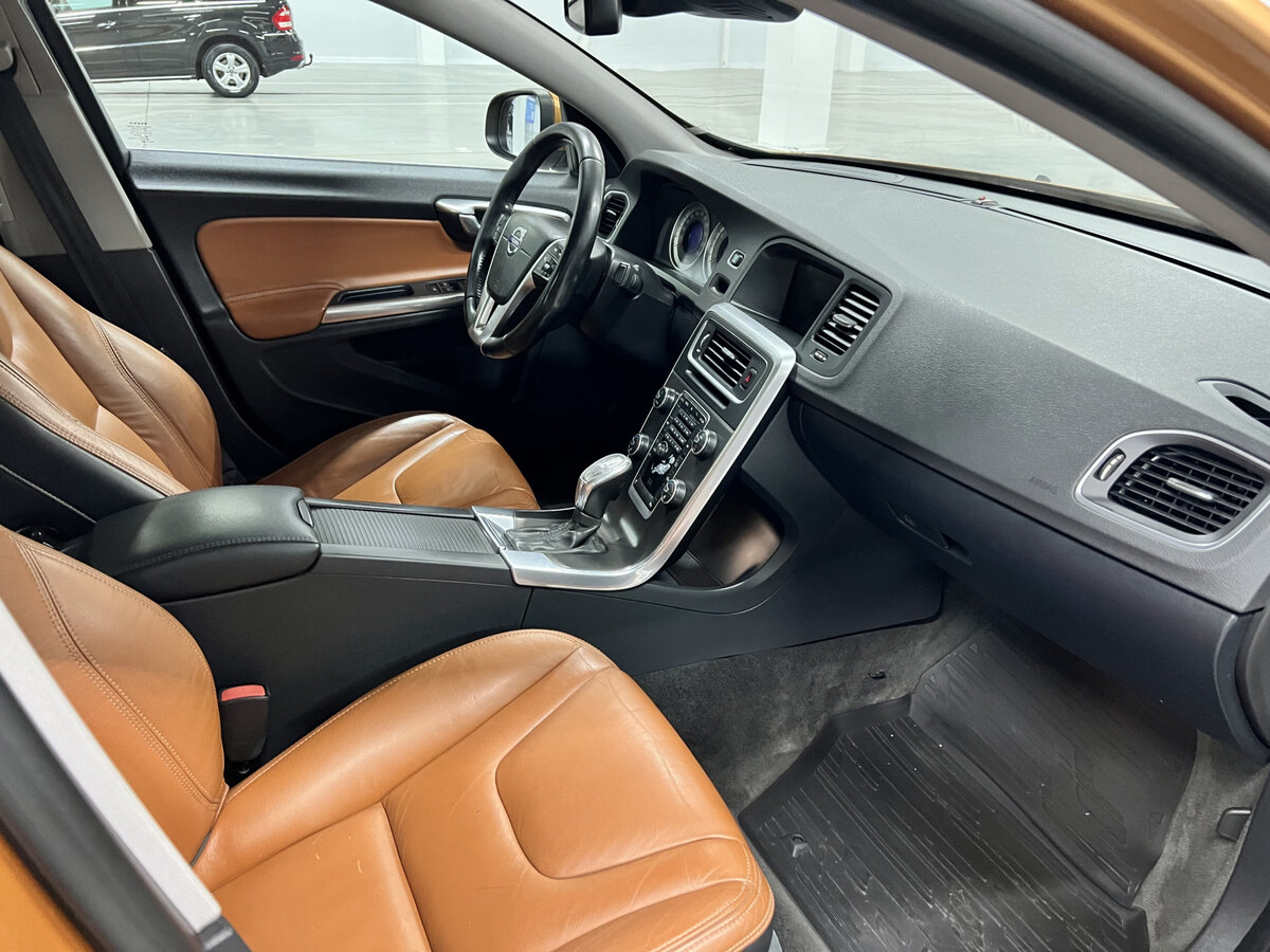 Volvo S60 с пробегом — 2012 год. Фото: #10