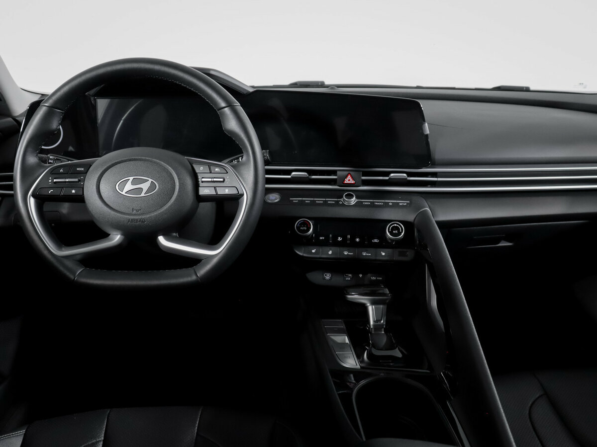 Hyundai Elantra с пробегом — 2024 год. Фото: #9