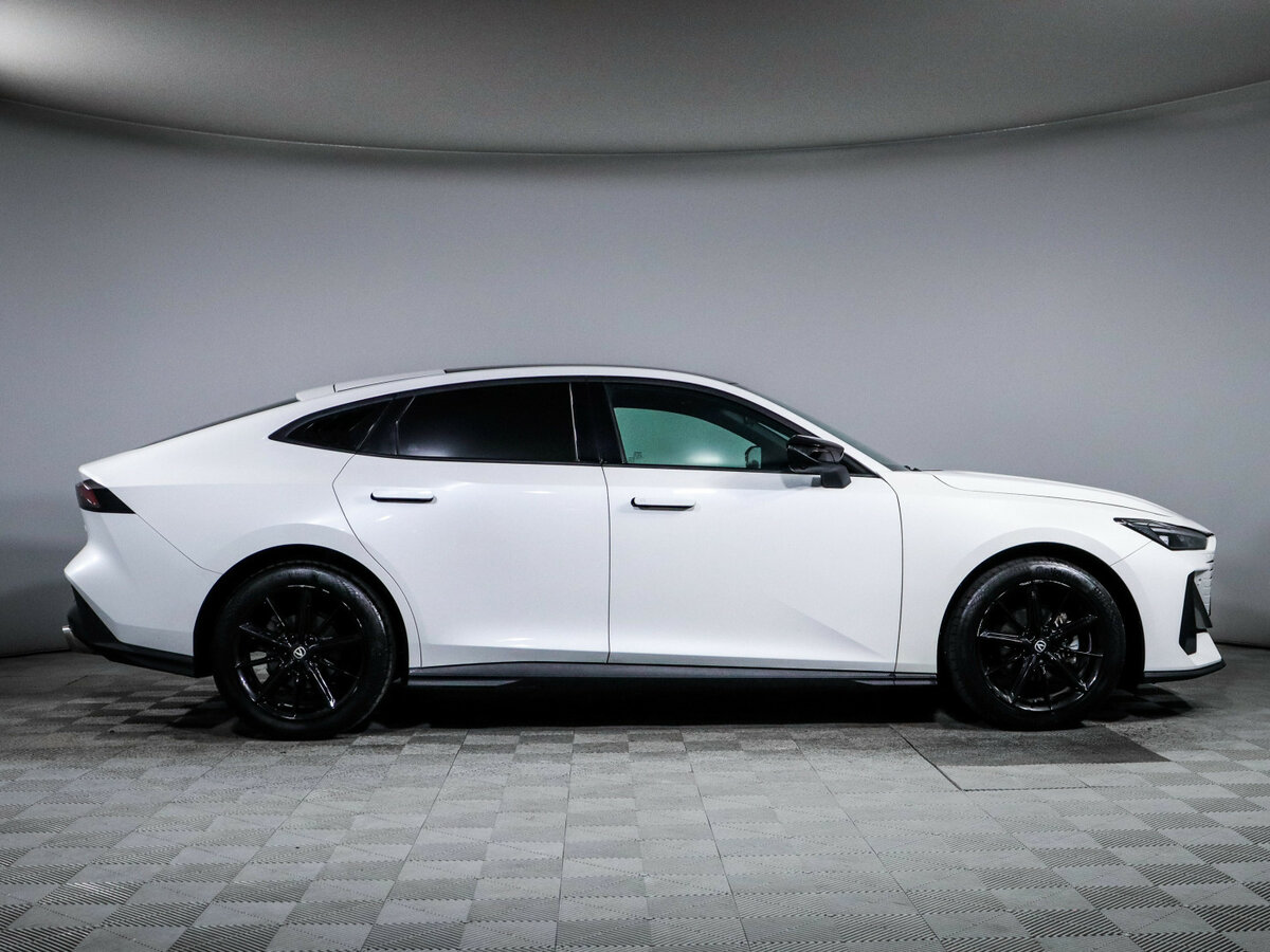 Changan UNI-V с пробегом — 2022 год. Фото: #3