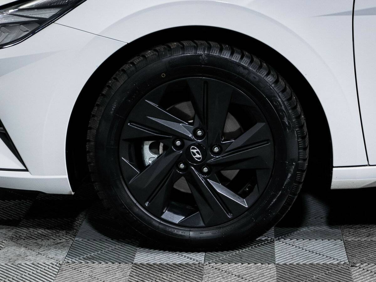 Hyundai Elantra с пробегом — 2023 год. Фото: #14