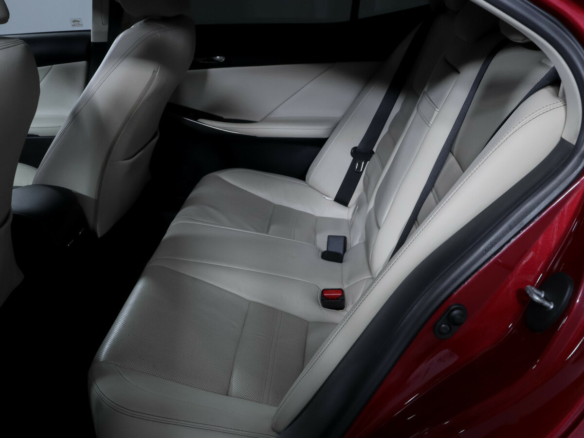 Lexus IS с пробегом — 2013 год. Фото: #7