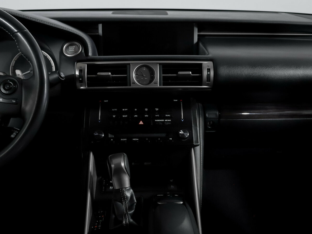 Lexus IS с пробегом — 2013 год. Фото: #10