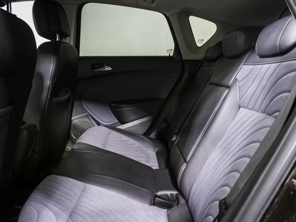 Opel Astra с пробегом — 2013 год. Фото: #9