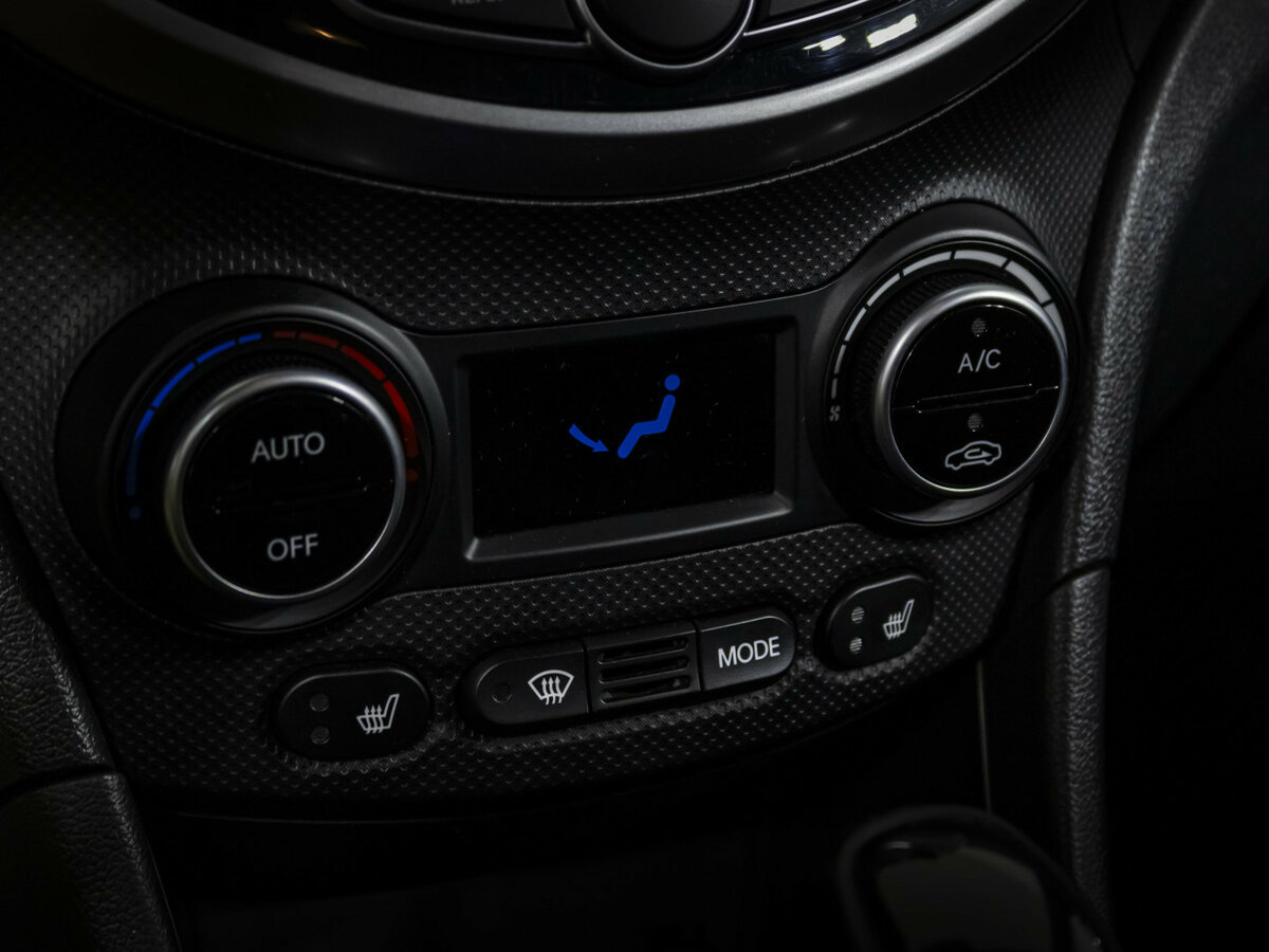 Hyundai Solaris с пробегом — 2015 год. Фото: #13