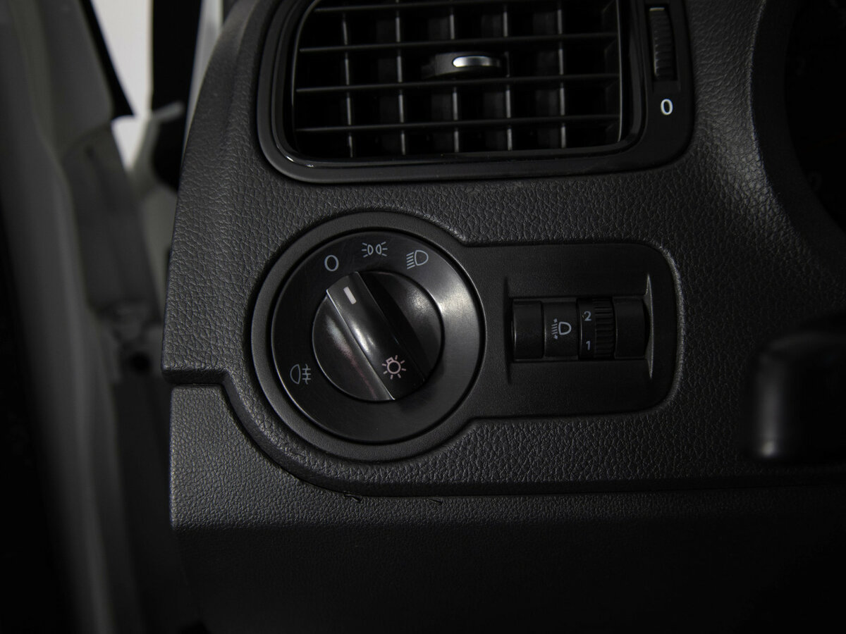 Volkswagen Polo с пробегом — 2014 год. Фото: #8