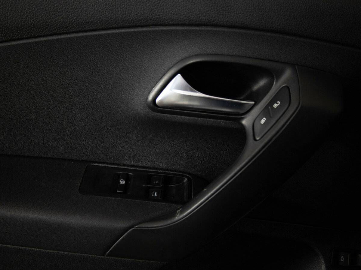 Volkswagen Polo с пробегом — 2014 год. Фото: #9