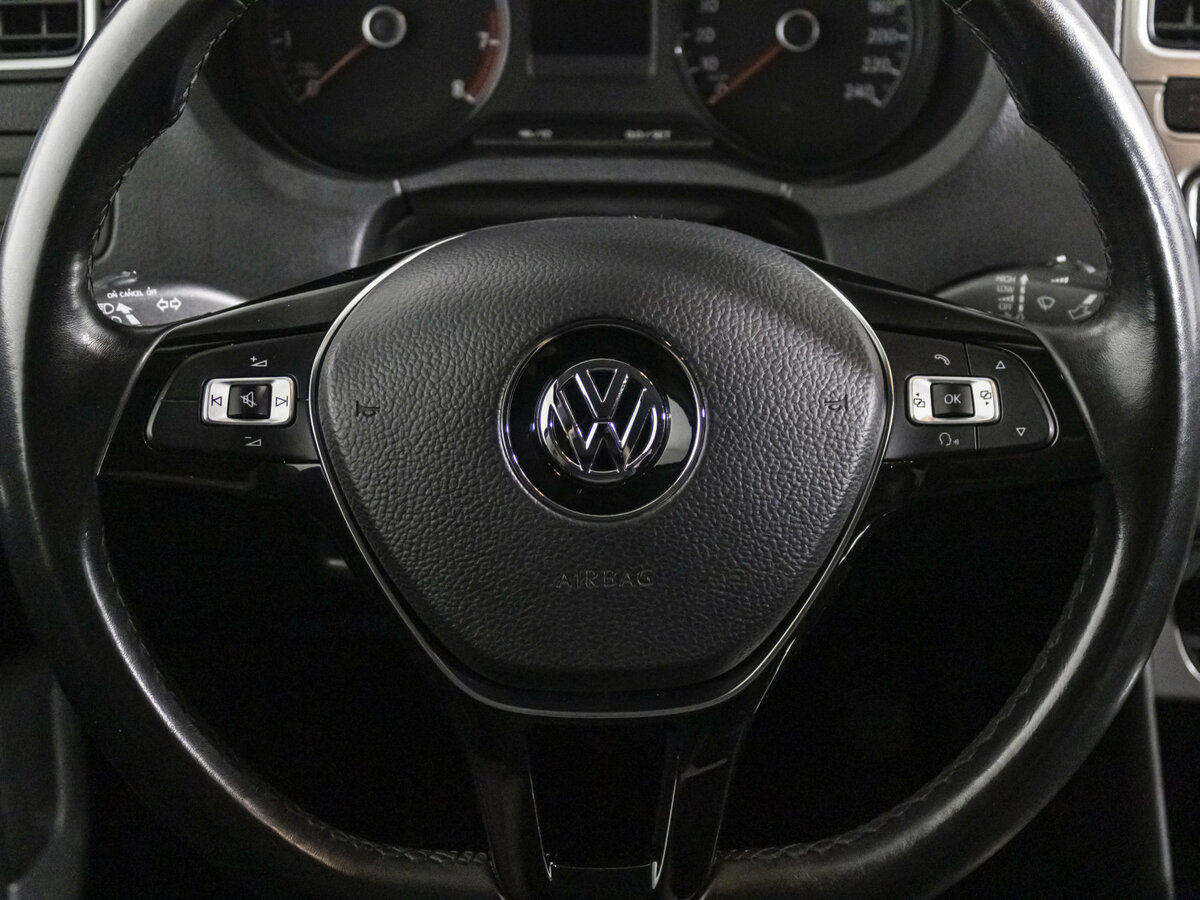 Volkswagen Polo с пробегом — 2018 год. Фото: #12