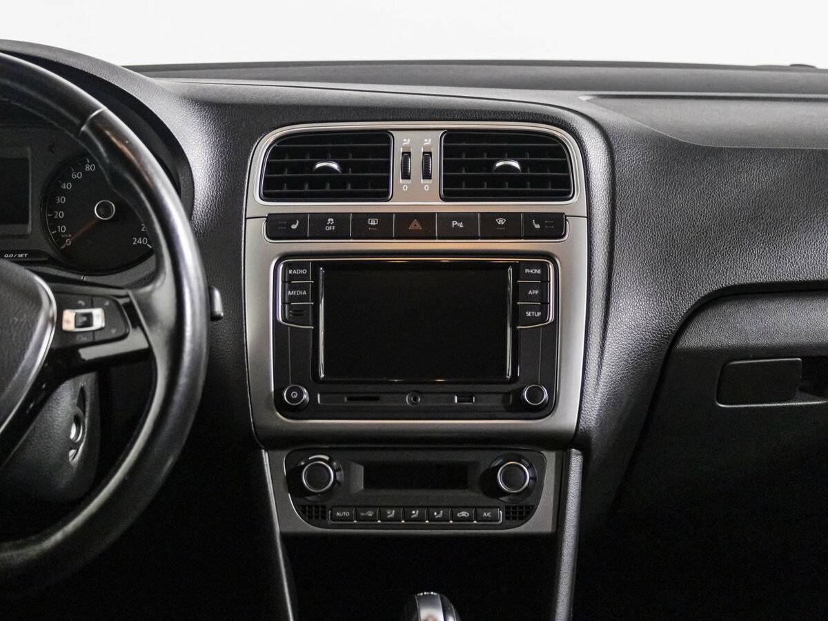 Volkswagen Polo с пробегом — 2018 год. Фото: #15