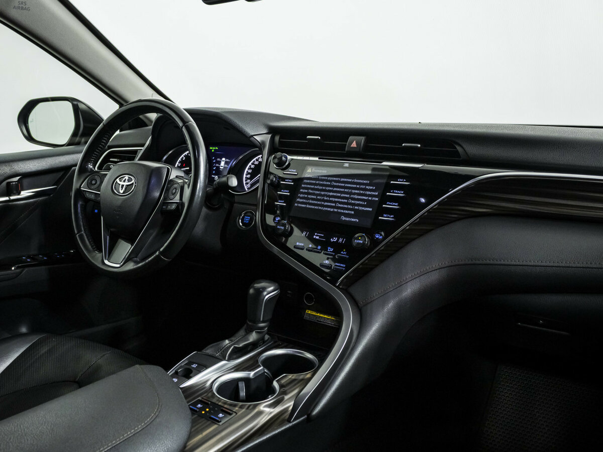 Toyota Camry с пробегом — 2018 год. Фото: #6
