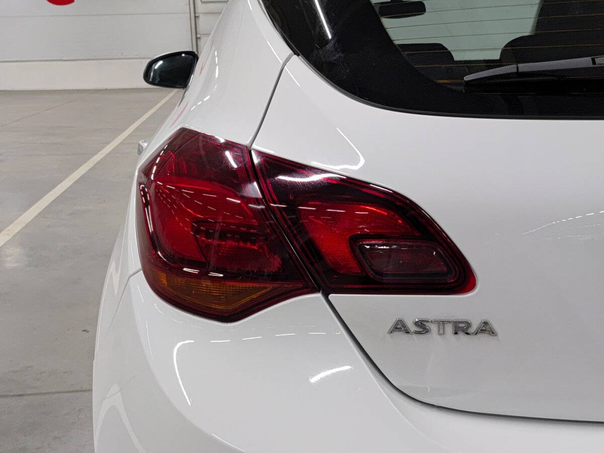Opel Astra с пробегом — 2013 год. Фото: #8