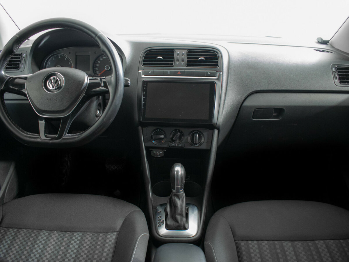 Volkswagen Polo с пробегом — 2016 год. Фото: #10