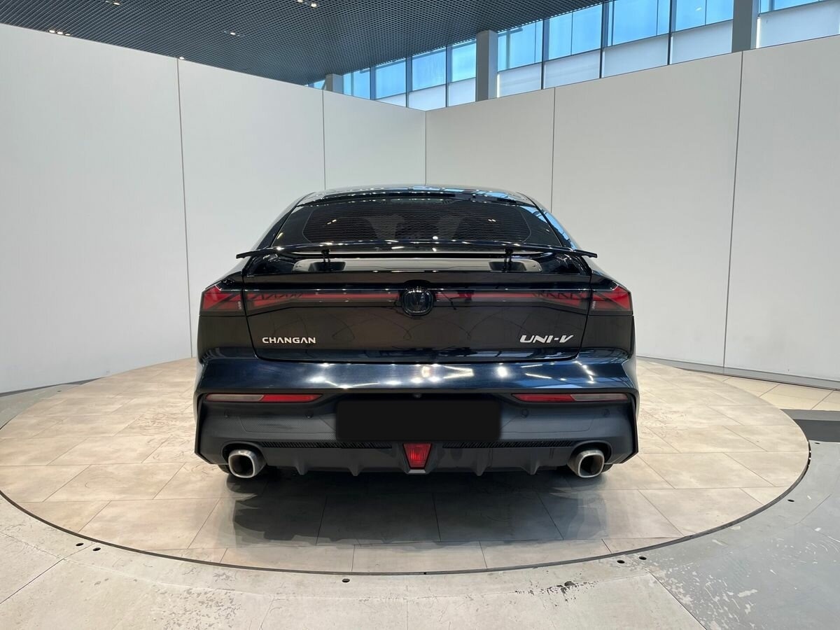 Changan UNI-V с пробегом — 2024 год. Фото: #3